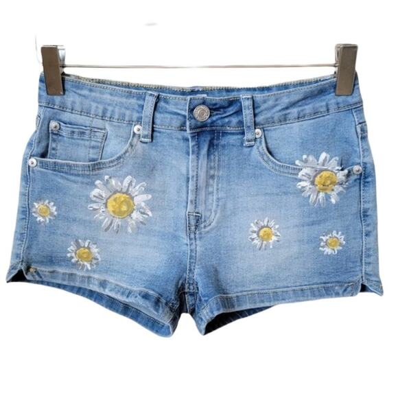 7 For All Mankind Daisy Print Denim Shorts - Picture 1 of 14